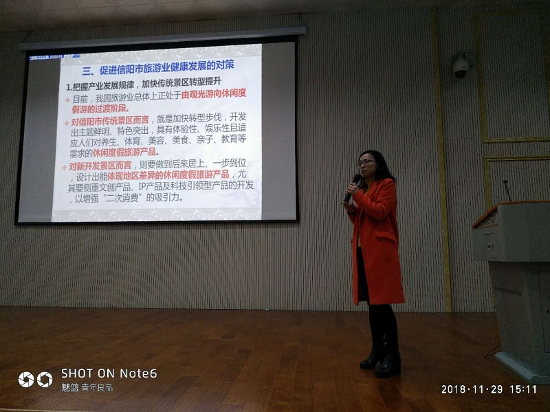 伟德源自英国始于1946第七届研究生学术活动月系列活动顺利开展